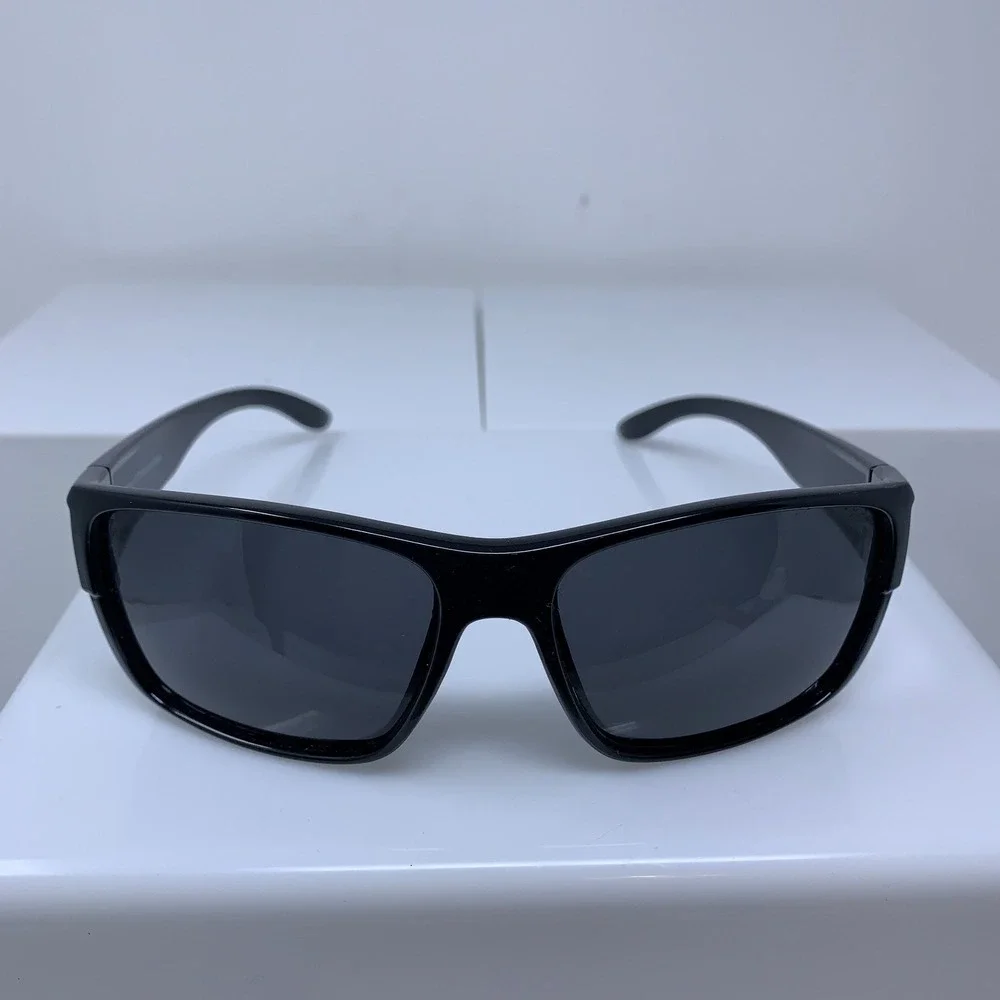 I-gogs Mens Black Sporty Frame Glare Reduction Polarized 17P Sunglasses New